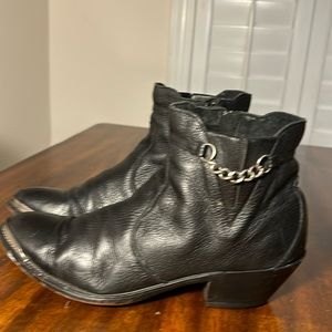 Durango women’s side zip ankle boots.